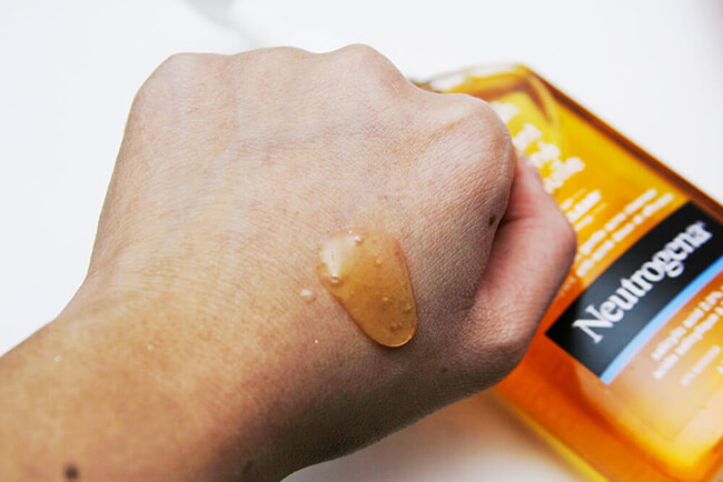 Sữa rửa Mặt Neutrogena Oil-Free Acne Wash 269ml trị mụn của Mỹ ảnh 0001 sua rua mat neutrogena oil free acne wash 269ml tri mun cua my anh 0001